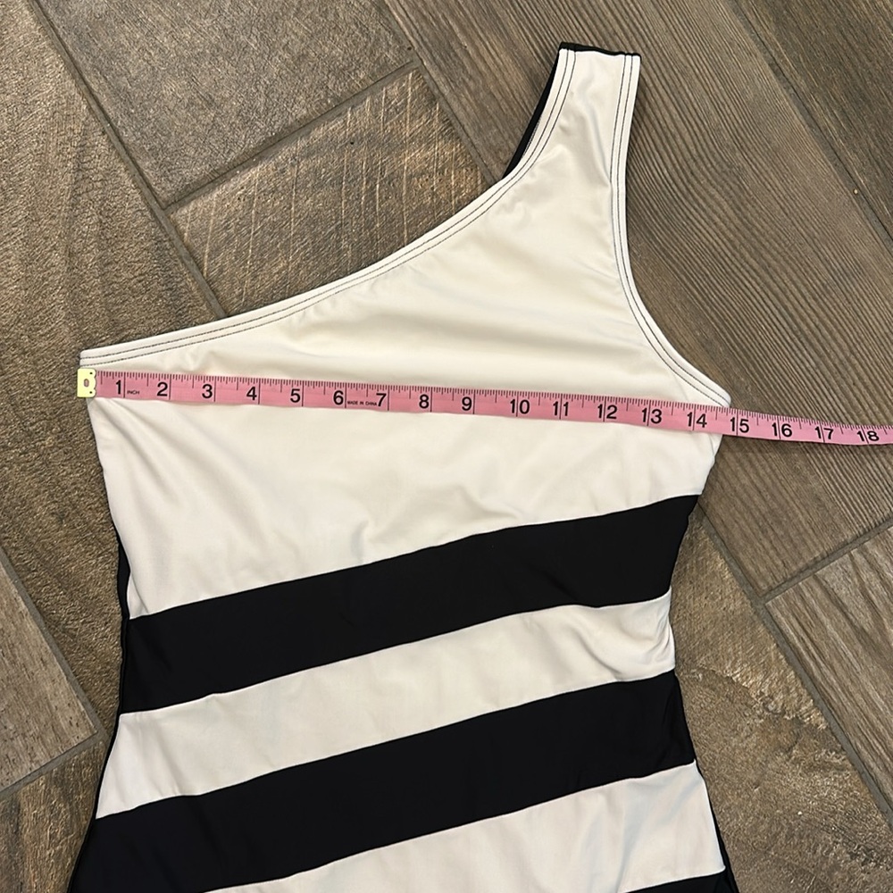 DKNY Colorblock One Shoulder One Piece Swimsuit – Size 10 – Black/White - Picture 4 of 14